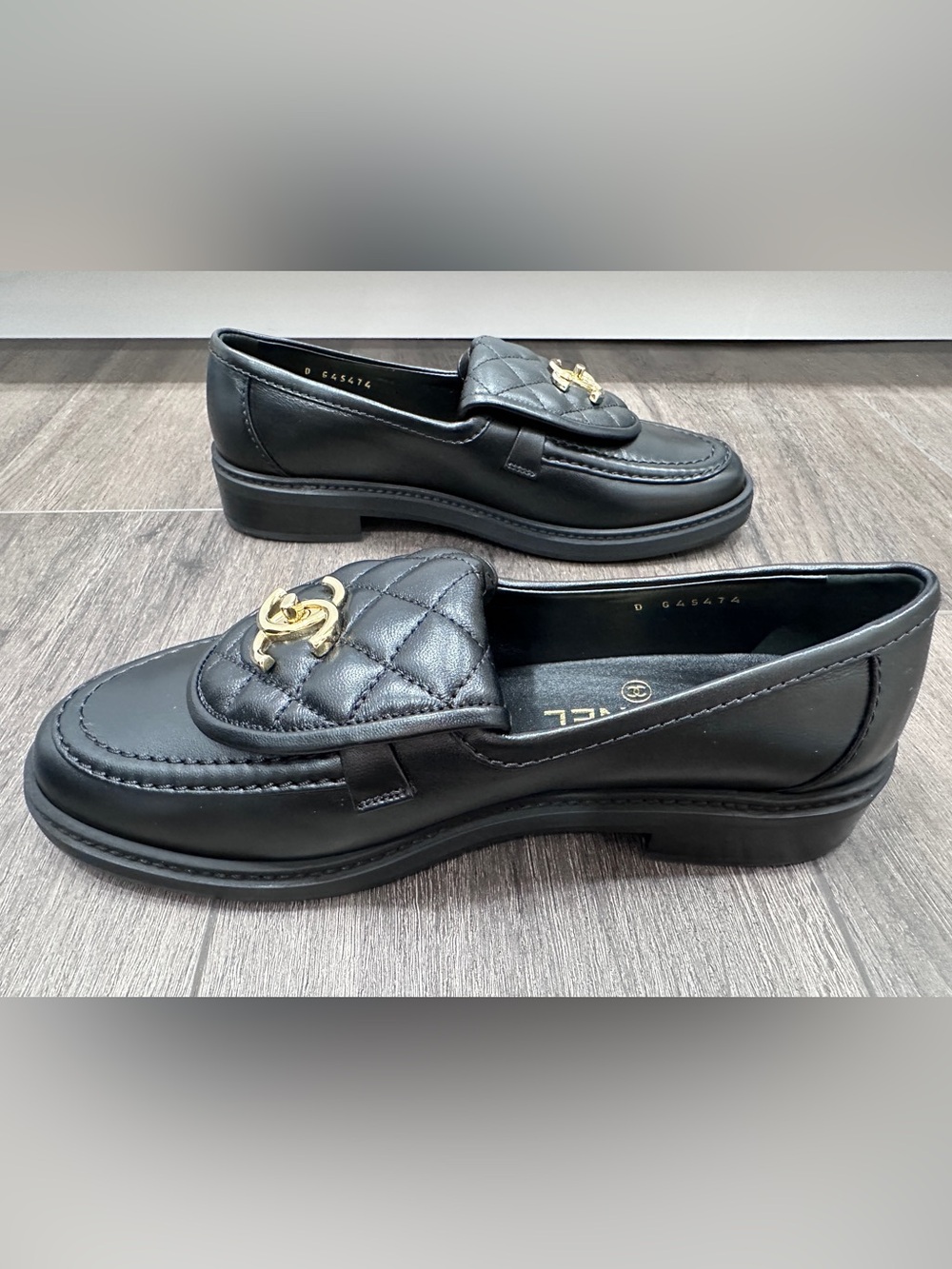$1.8K 2026 CHANEL BLACK LEATHER LOAFERS MOCCASINS With GOLD CC TURNLOCK LOGO 38C - Picture 13 of 16